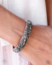 Load image into Gallery viewer, Glimpses of Malibu - Complete Trend Blend - October 2024 Fashion Fix