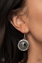 Load image into Gallery viewer, Global Glamour- silver
